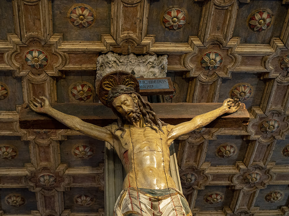 Venetian crucifix, wood, 15th century