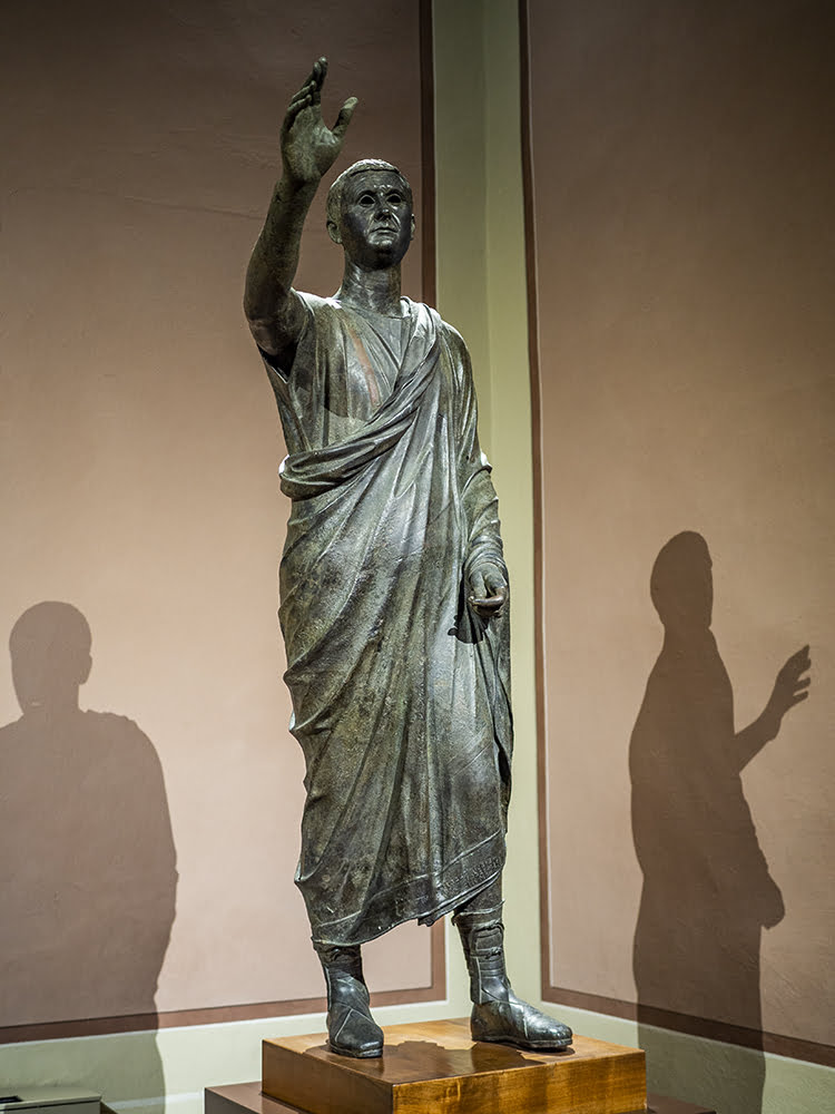 Arringatore, Museo Archeologico di Firenze.