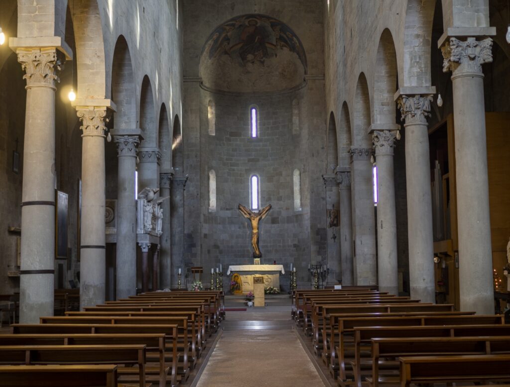 San Bartolomeo, Pistoia, interno.